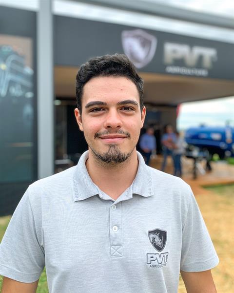 Pedro Henrique Tonial - acadêmico de Publicidade e Propaganda - Assistente de Marketing de Produto na PVT Agriculture