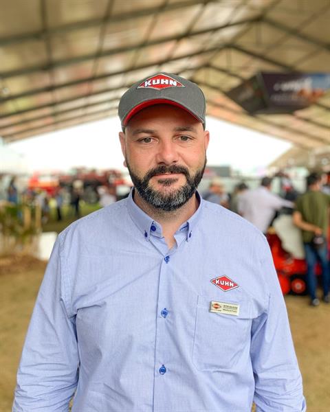 Victor Van Schaik - egresso do curso de Agronomia (2011) - Marketing de Produto na Kuhn Brasil