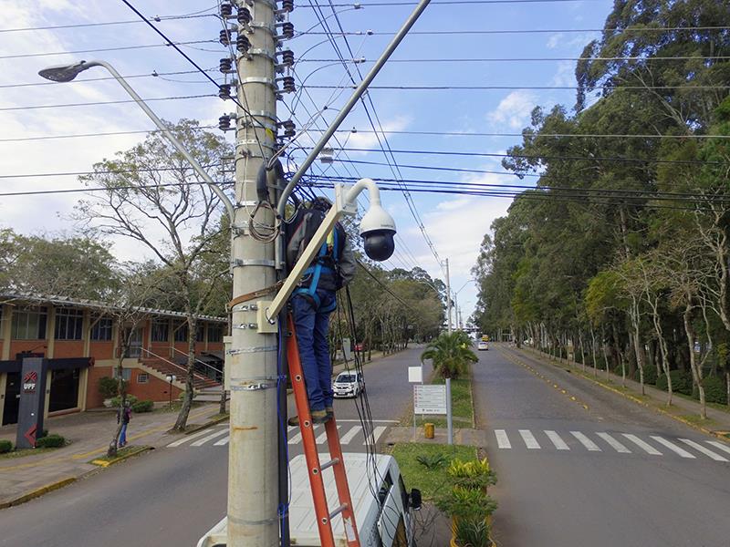 Câmeras de monitoramento ajudam a aumentar a sensação de segurança no Campus I