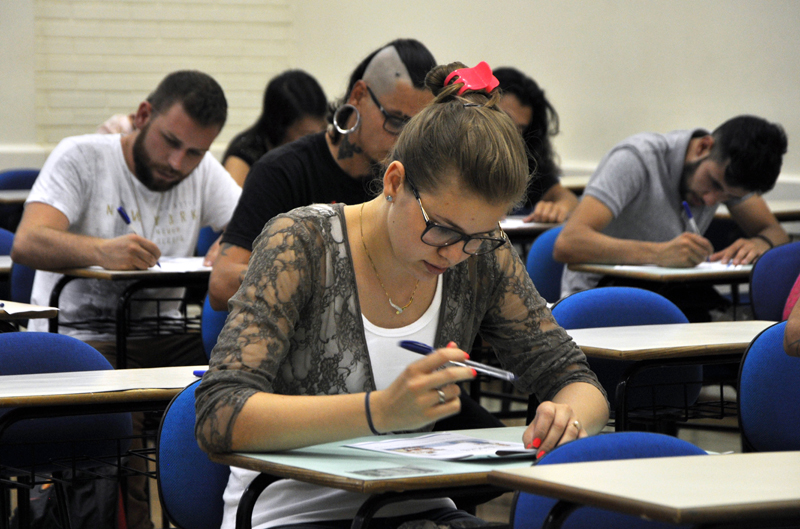 Candidatos realizam prova do Vestibular Complementar de Verão da UPF