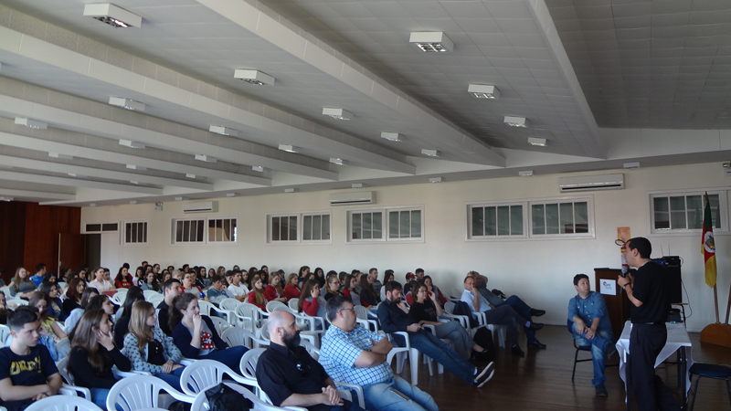 Alunos do Ensino Médio visitam Campus Sarandi UPF