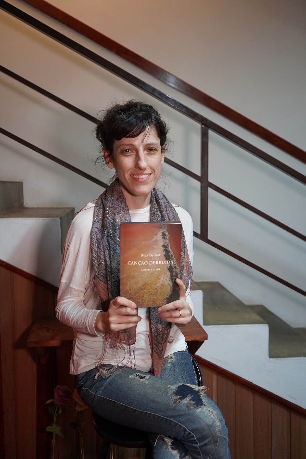 Mar Becker: egressa da UPF destaca a Filosofia como base para sua trajetória na literatura contemporânea