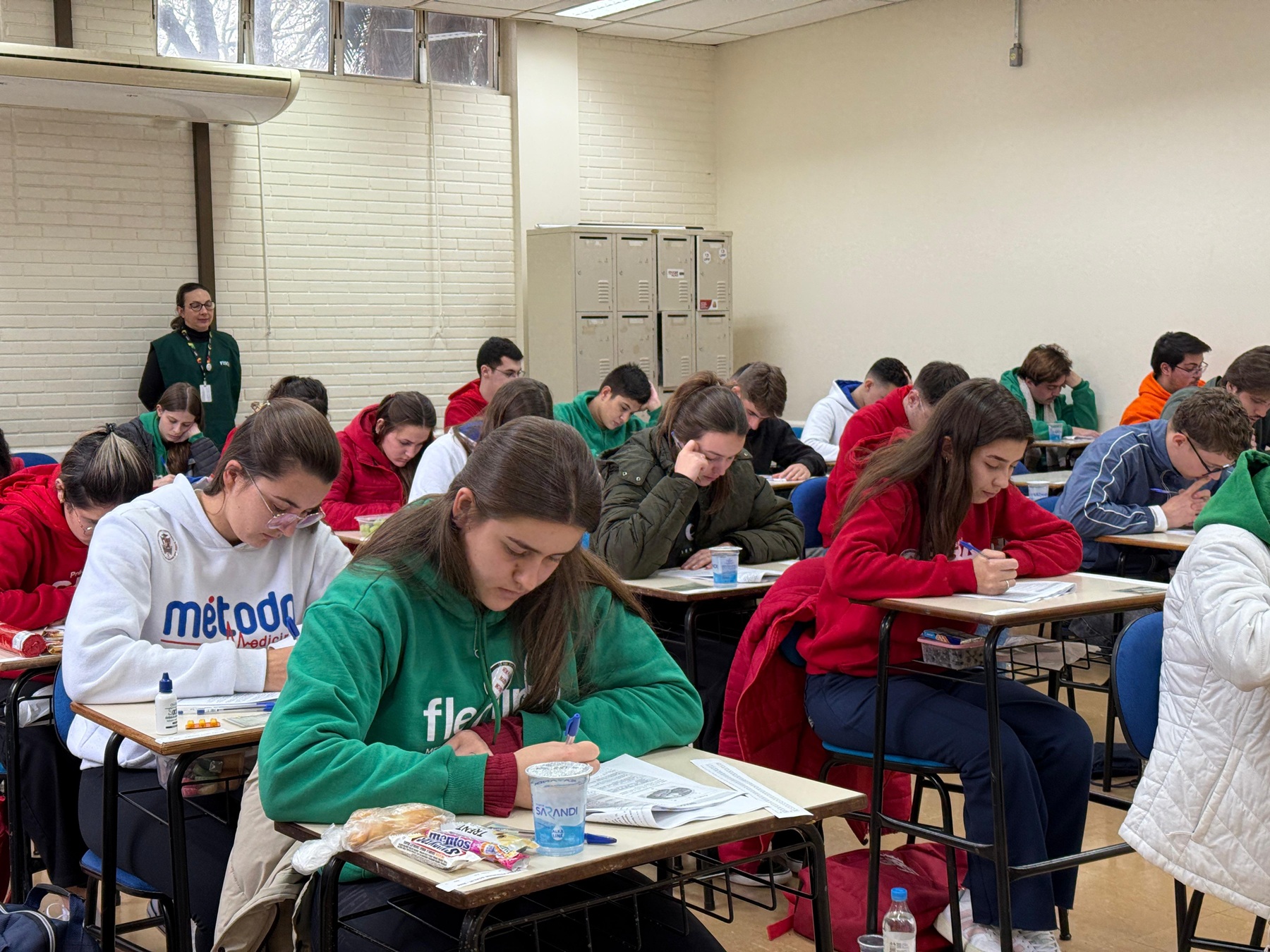Celular em sala de aula e bullying são temas da Redação da UPF