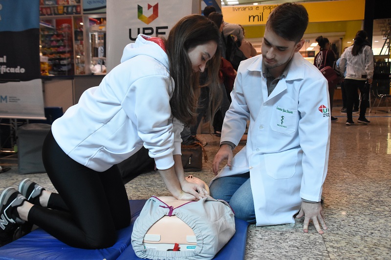 Vestibulandos podem realizar treinamento com o uso de simuladores de pacientes na UPF